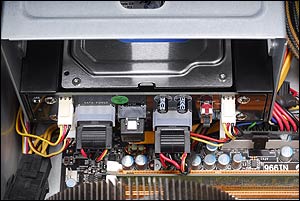 Internal connections for hot-swappable HDD